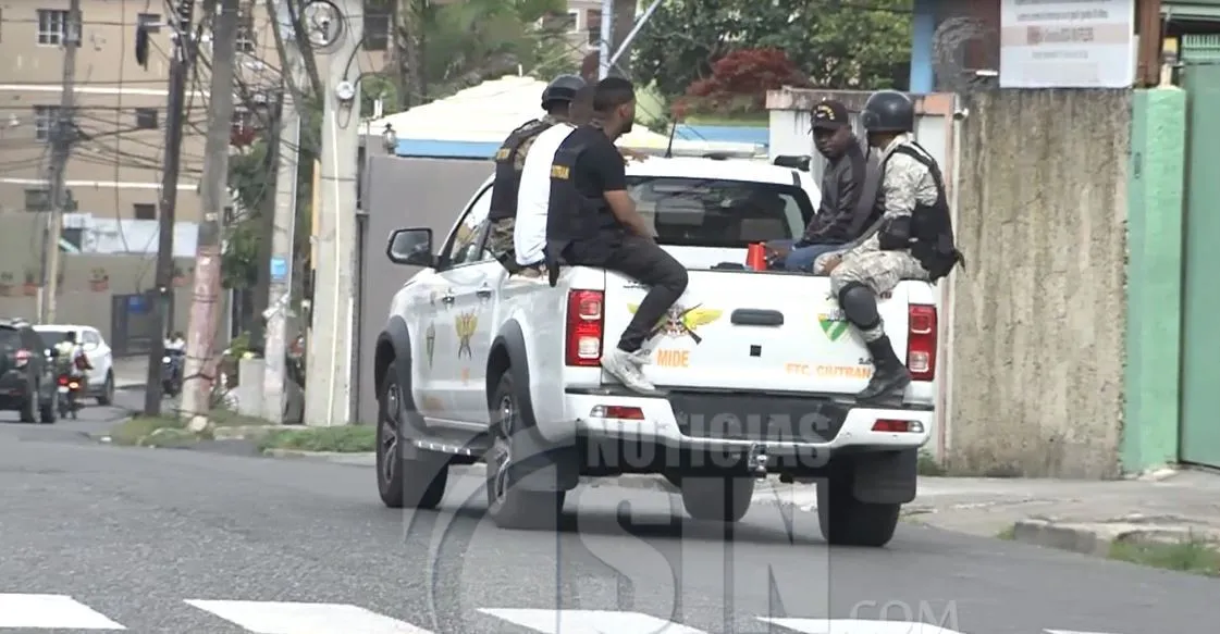 Residentes del Ensanche Luperón aseguran ola de asaltos mantiene en zozobra la zona