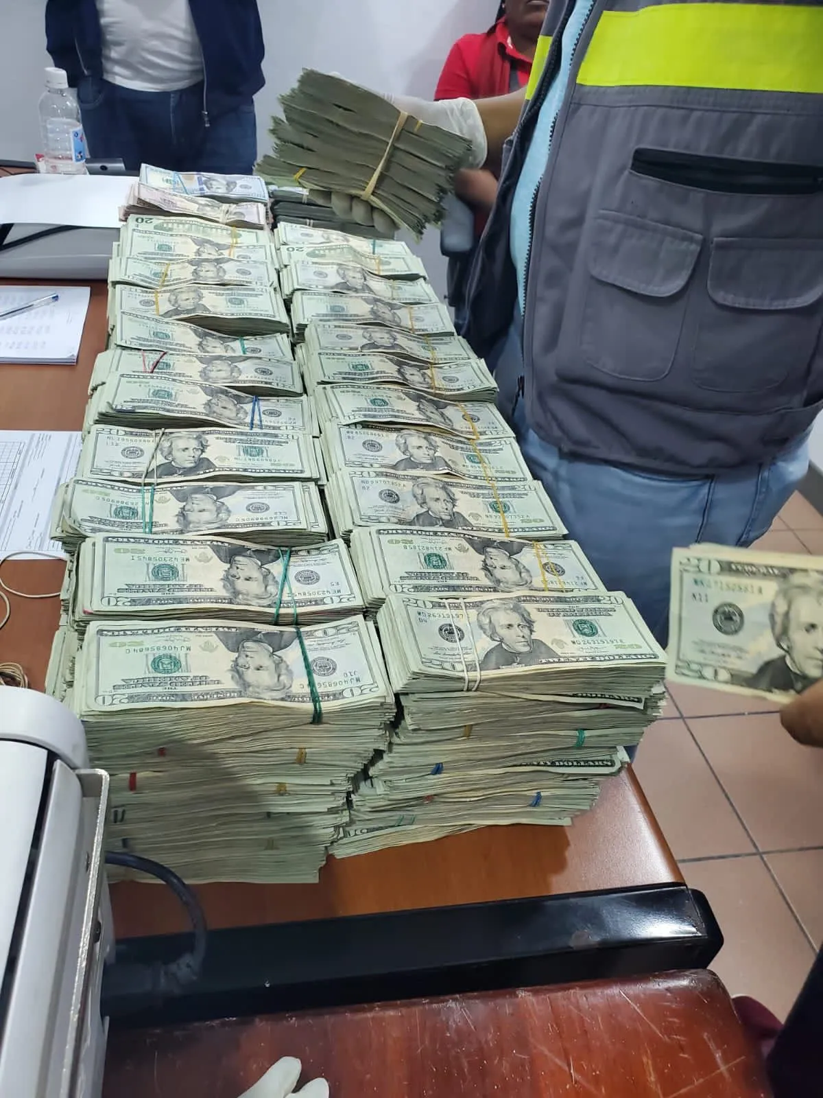 Aduanas decomisa US$879,020 procedentes de Islas Bahamas