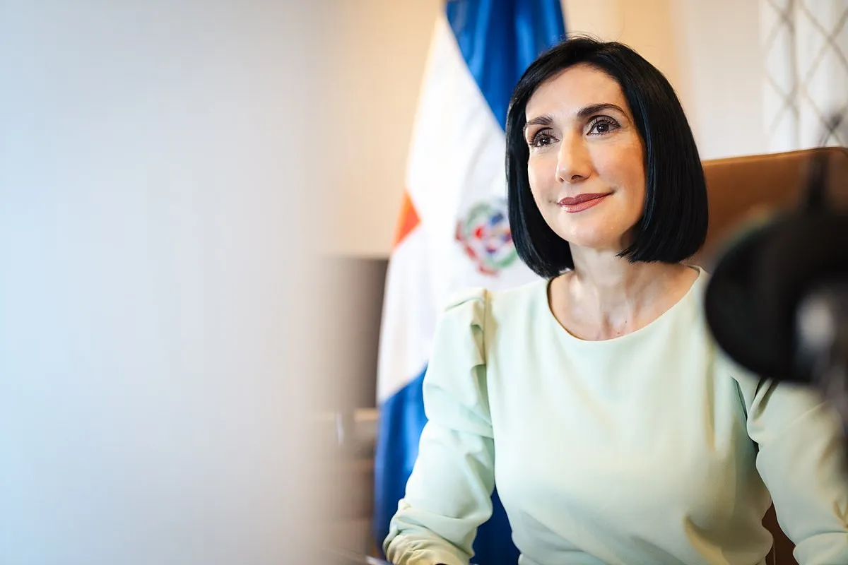 “Hay un nuevo ministro”, responde primera dama a denuncia de maestra sobre salario