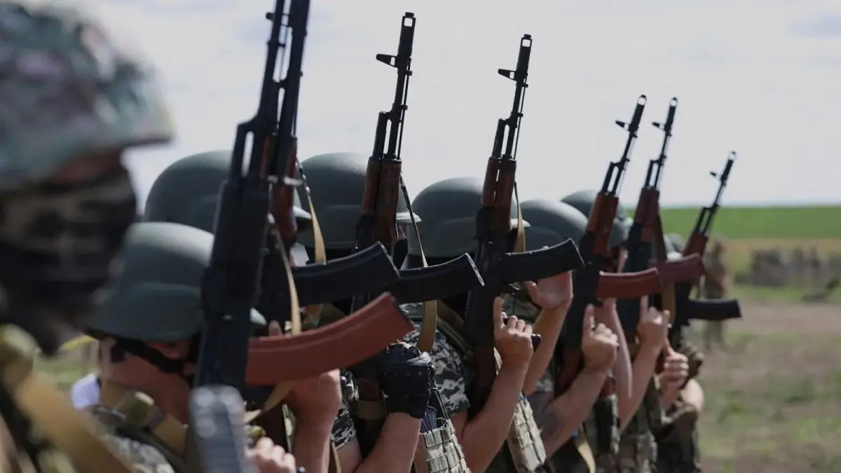 Rusia acusa a Ucrania de fusilar a 100 militares por abandonar posiciones