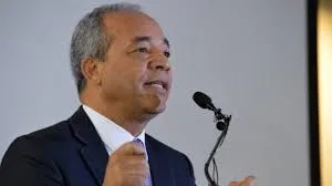 Autoridades actuales se queman con un 4 de 10 en gestión de sector eléctrico, según Bichara