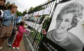 Tras 25 años de la muerte de Lady Diana siguen alimentando teorías conspirativas