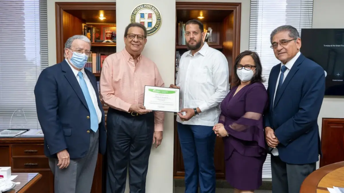 UNPHU recibe reacreditación de Ingeniería por el periodo más extenso que se haya recibido en el país