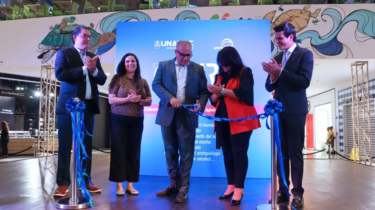 Unapec inaugura primera exposición de carteles “Creare”