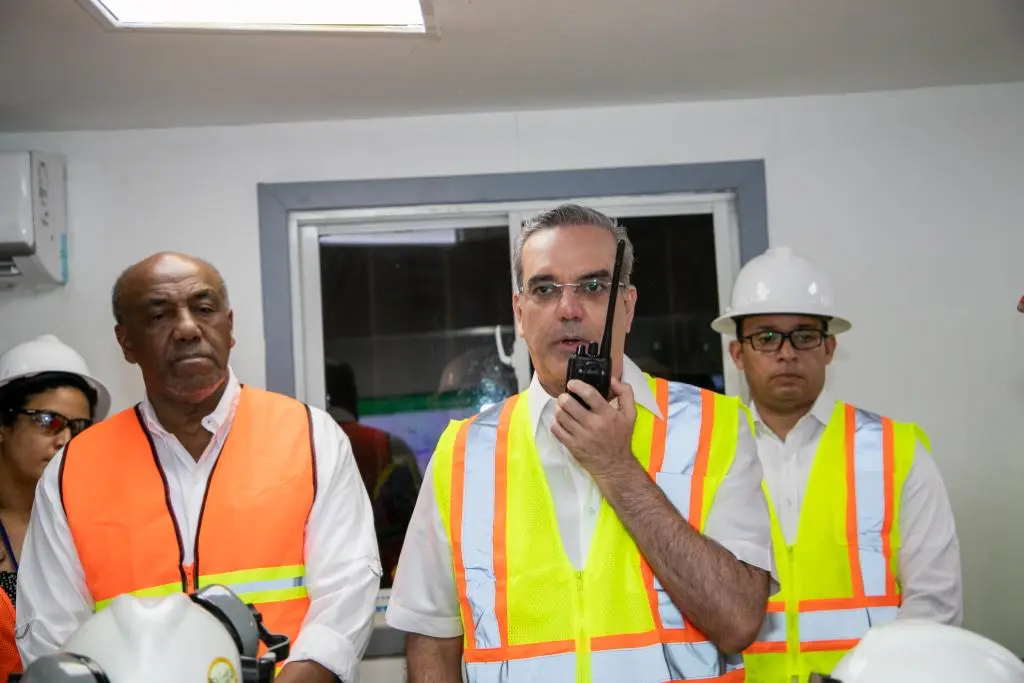 Video: Presidente Luis Abinader conversa con mineros atrapados en Maimón