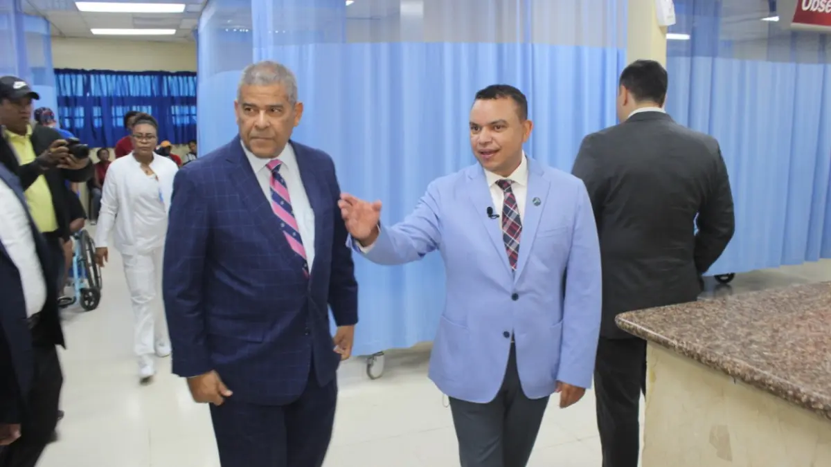 Hospital Ney Arias muestra indicadores de calidad a ministro del MAP