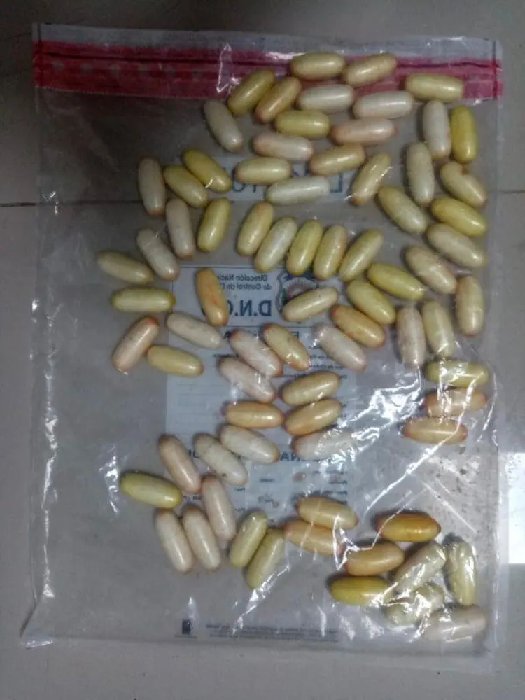 Arrestan extranjero en el AILA con el estómago lleno de cocaína