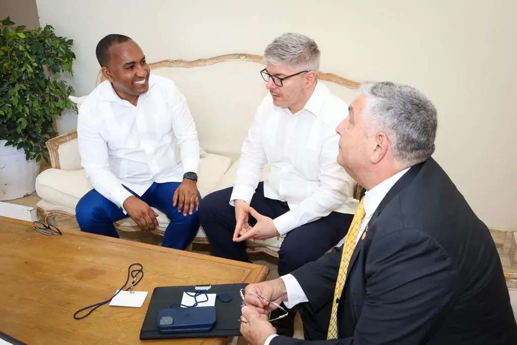 Departamento Aeroportuario coordina con OACI asistencia para revisión de ley y regulaciones