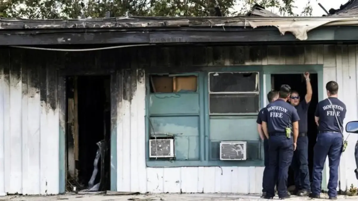 Hombre expulsado por no pagar la renta, quema la casa y asesina a tres vecinos