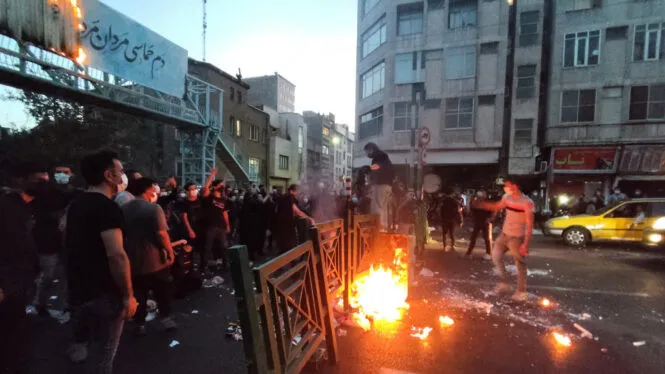 Irán corta el internet móvil y limita Whatsapp e Instagram ante las protestas