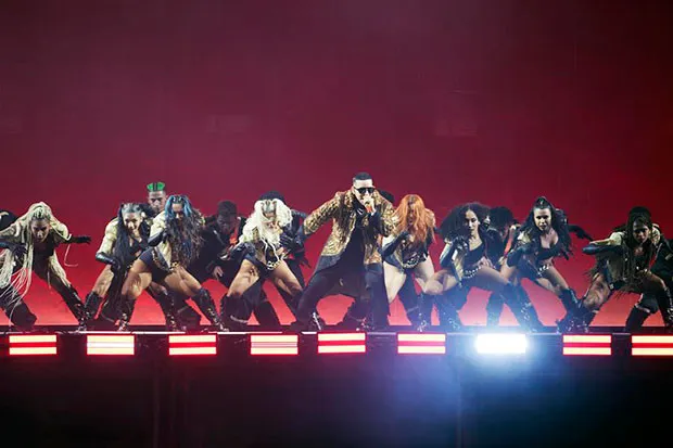 Caos y violencia marcan polémico concierto de Daddy Yankee en Chile