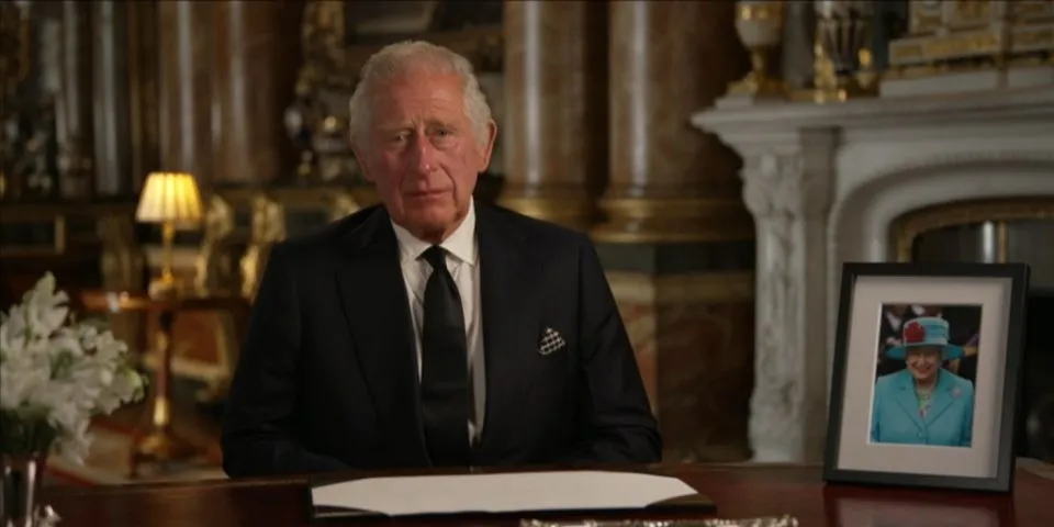 Carlos homenajea a su madre y promete seguir sus pasos en su primer discurso