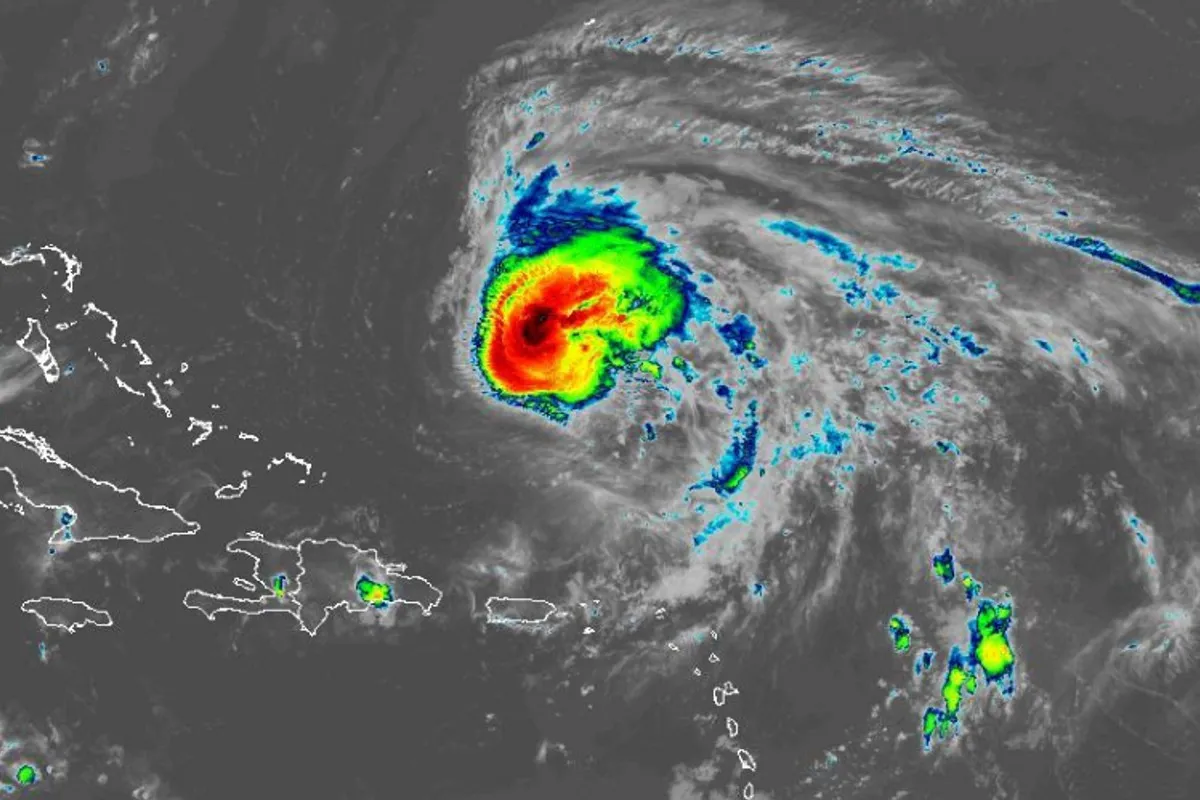 EARL se convierte en huracán y mantiene efectos indirectos sobre el país