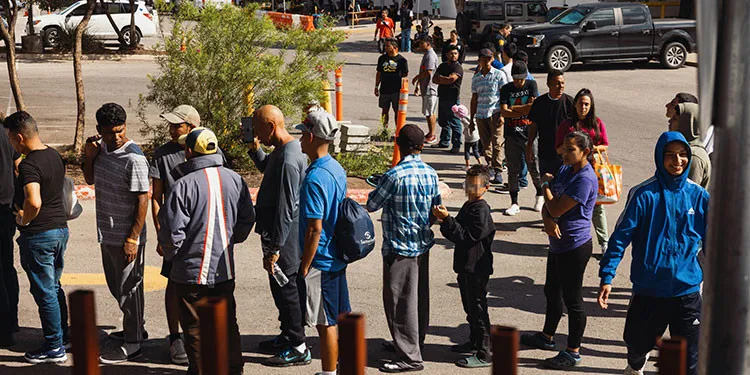 Nueva York abrirá centros de ayuda humanitaria para atender a migrantes