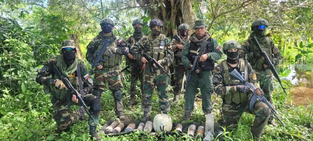 Militares venezolanos desactivan explosivos en región fronteriza con Colombia