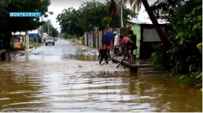 Varias comunidades incomunicadas en provincia Montecristi tras paso de Fiona