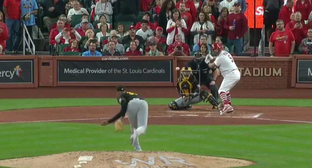 Albert Pujols conecta su jonrón 701 en la MLB