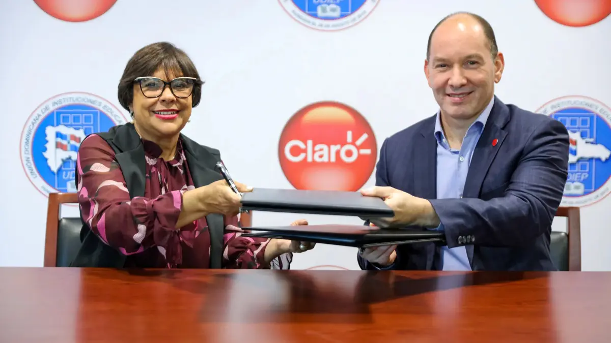 Claro y UDIEP firman convenio que impulsará educación digital gratuita a través de PruébaT