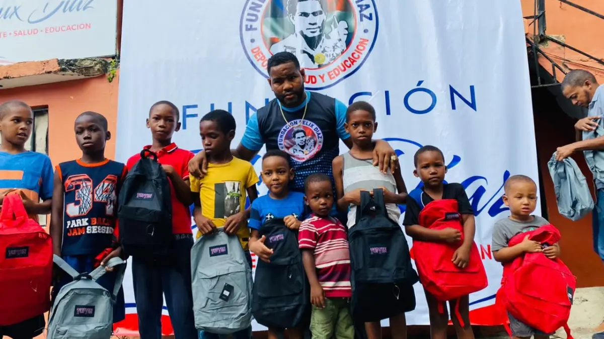 Fundación dona útiles escolares a cientos de niños de La Javilla, Sabana Perdida