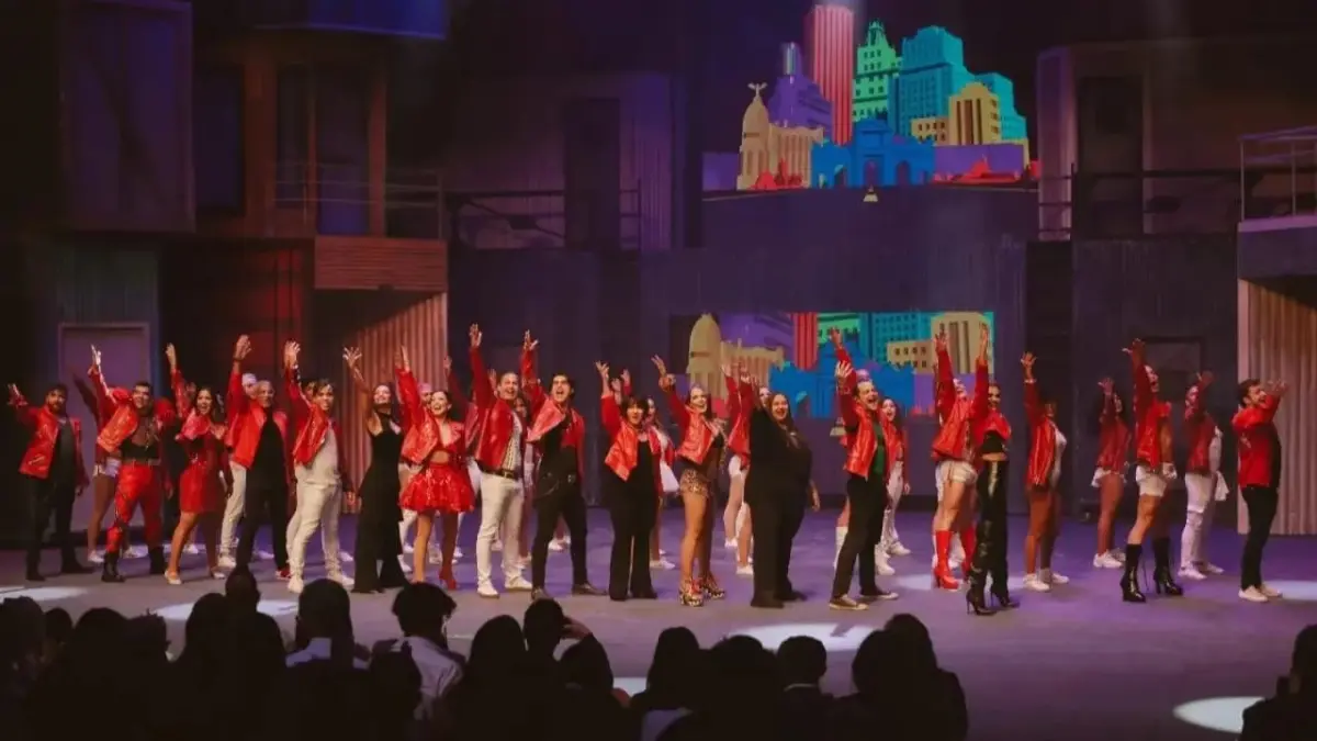 “Hoy No Me Puedo Levantar” estremece la Sala Principal del Teatro Nacional con un viaje a los años 80