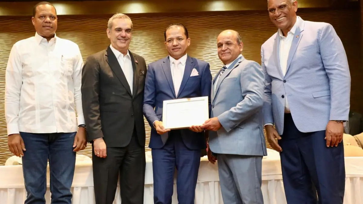 Agentes policiales recibirán descuentos de 10 % en los establecimientos afiliados a la FDC