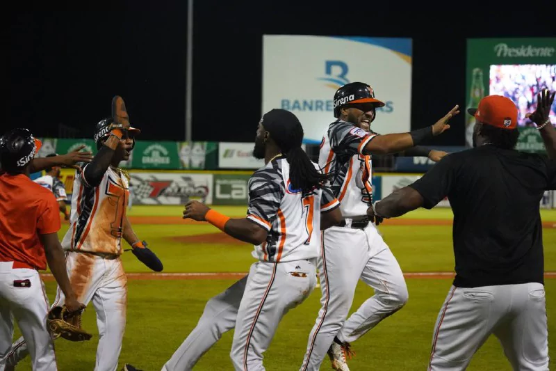 Bolaños lidera blanqueada Toros sobre Leones