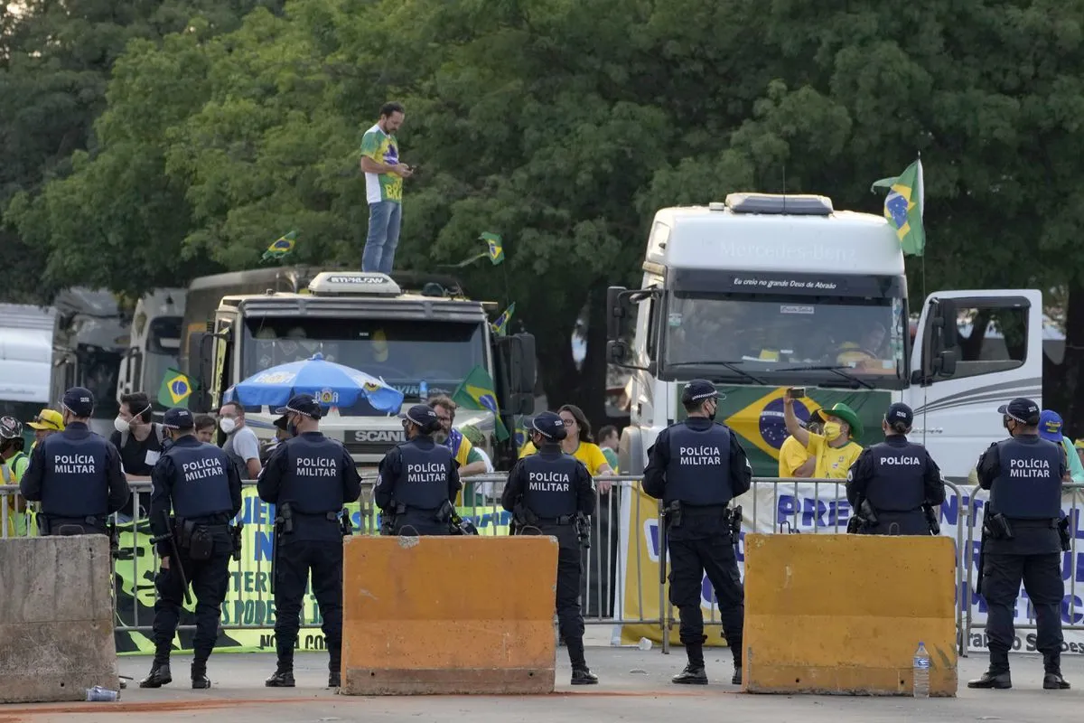 Camioneros bloquean varias carreteras en Brasil en protesta por elecciones