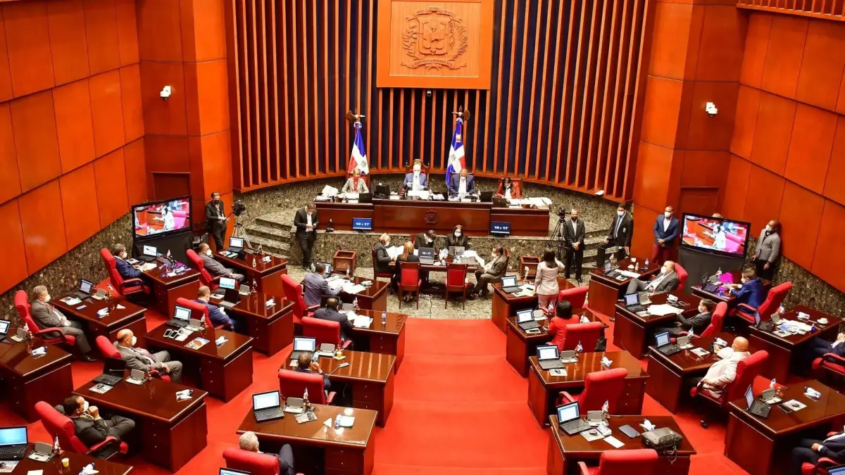 Aprueban proyecto que autoriza a Educación fijar tarifas mensuales a colegios