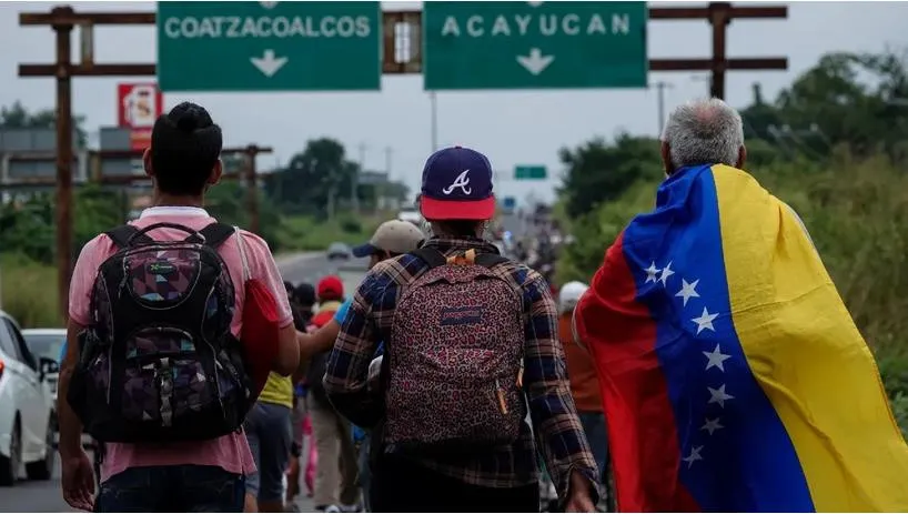 Caravana de venezolanos parte del sur de México pese a restricciones de EEUU