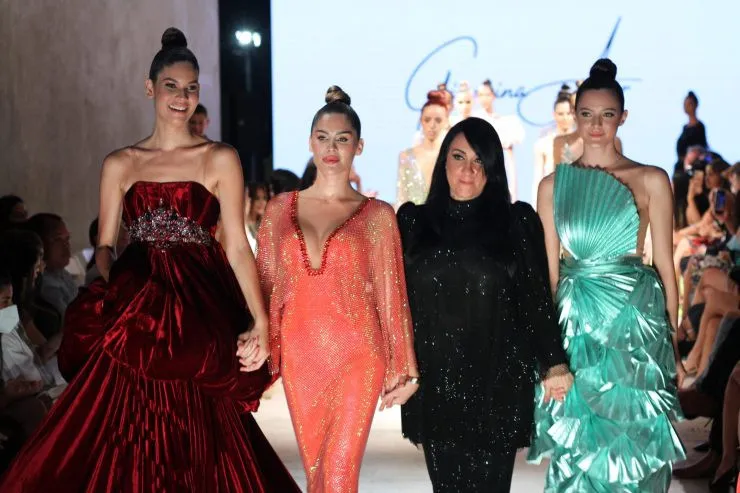 La diseñadora dominicana Giannina Azar presenta su colección Isola di Capri en Madrid