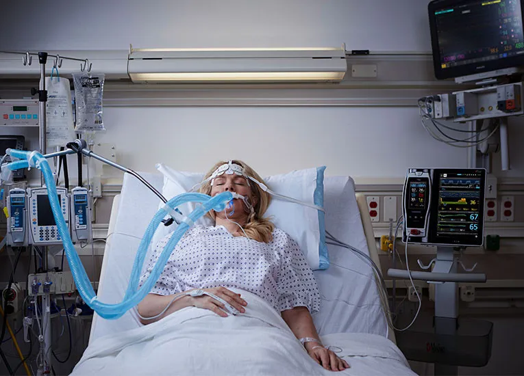 Primera causa de muerte de los pacientes en UCI es la falla en medicación, según experto