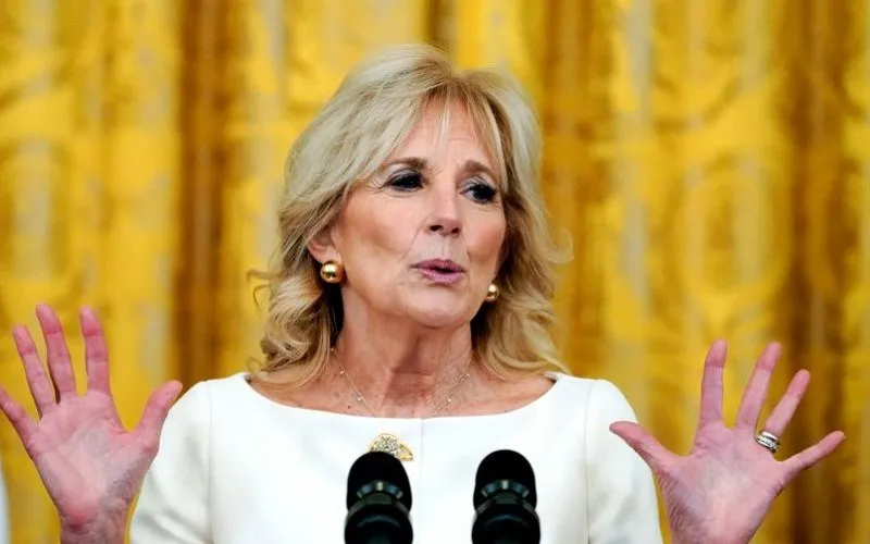 La primera dama de EEUU pide unidad contra el cáncer de mama en Florida