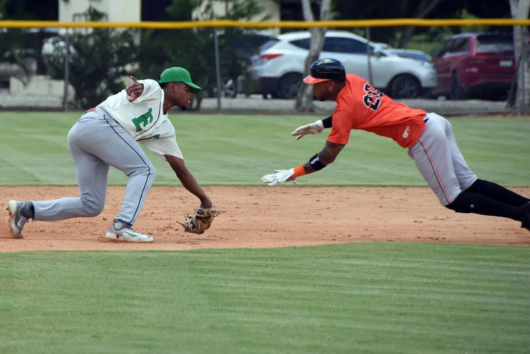 Estrellas derrotan a Toros del Este en pretemporada