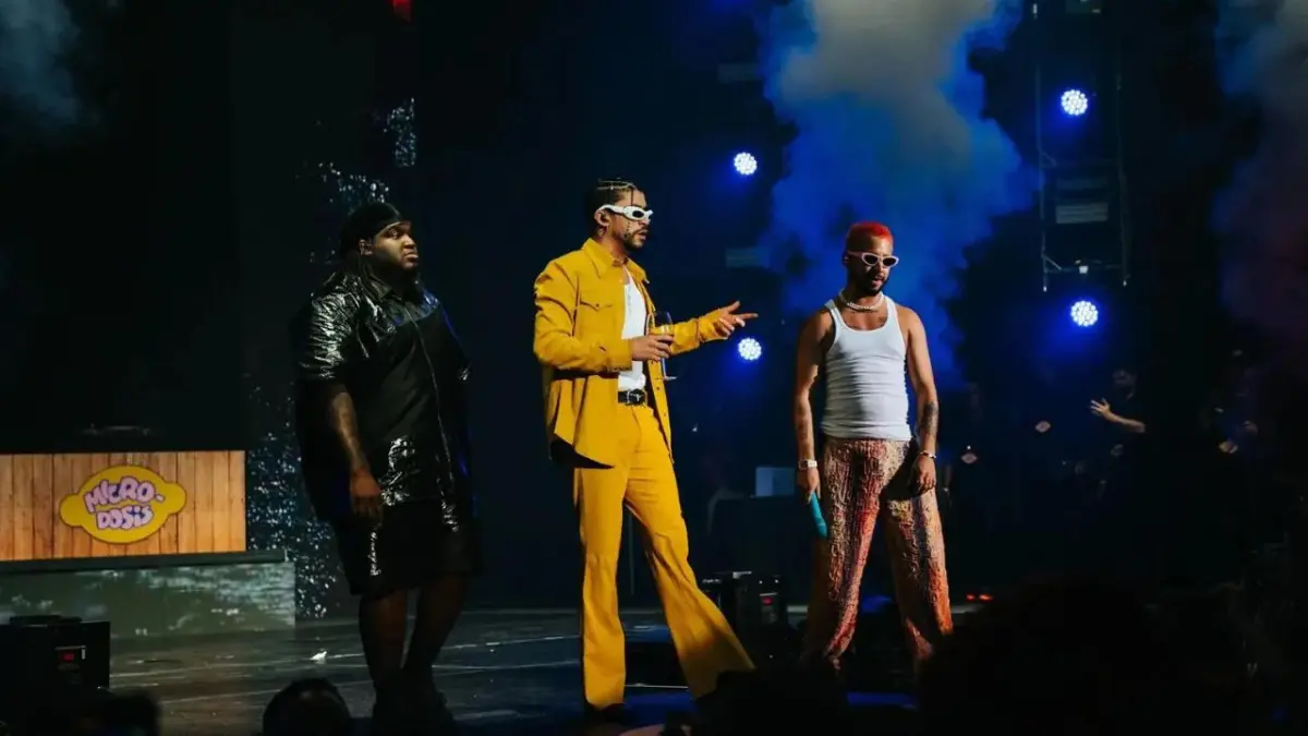 Mora sube al escenario a Bad Bunny en sus conciertos en San Juan