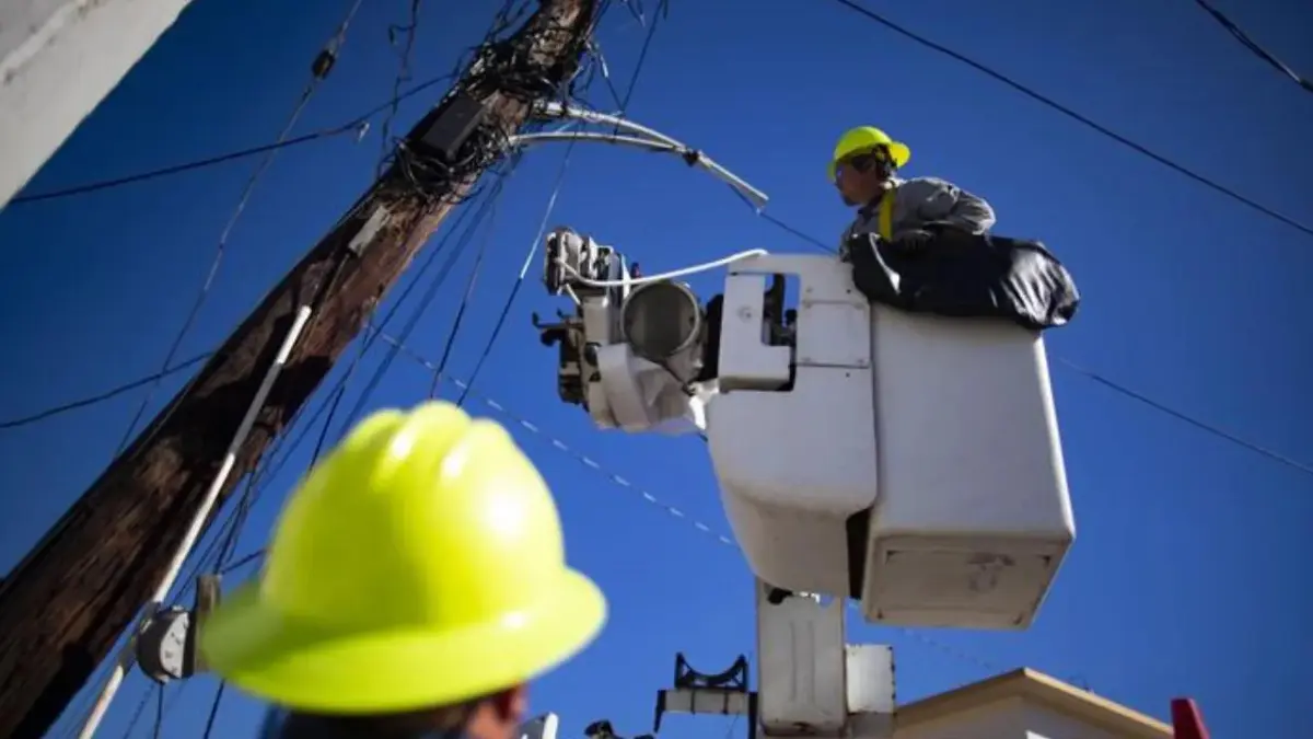 Puerto Rico dice que restablecerá servicio eléctrico en los próximos días