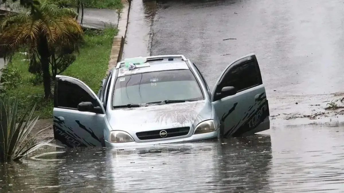 Aumentan a tres los muertos por la tormenta Karl en sureste de México