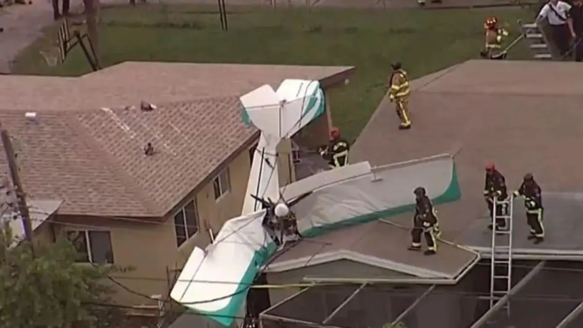 Mueren dos personas al estrellarse una avioneta contra una casa en Florida