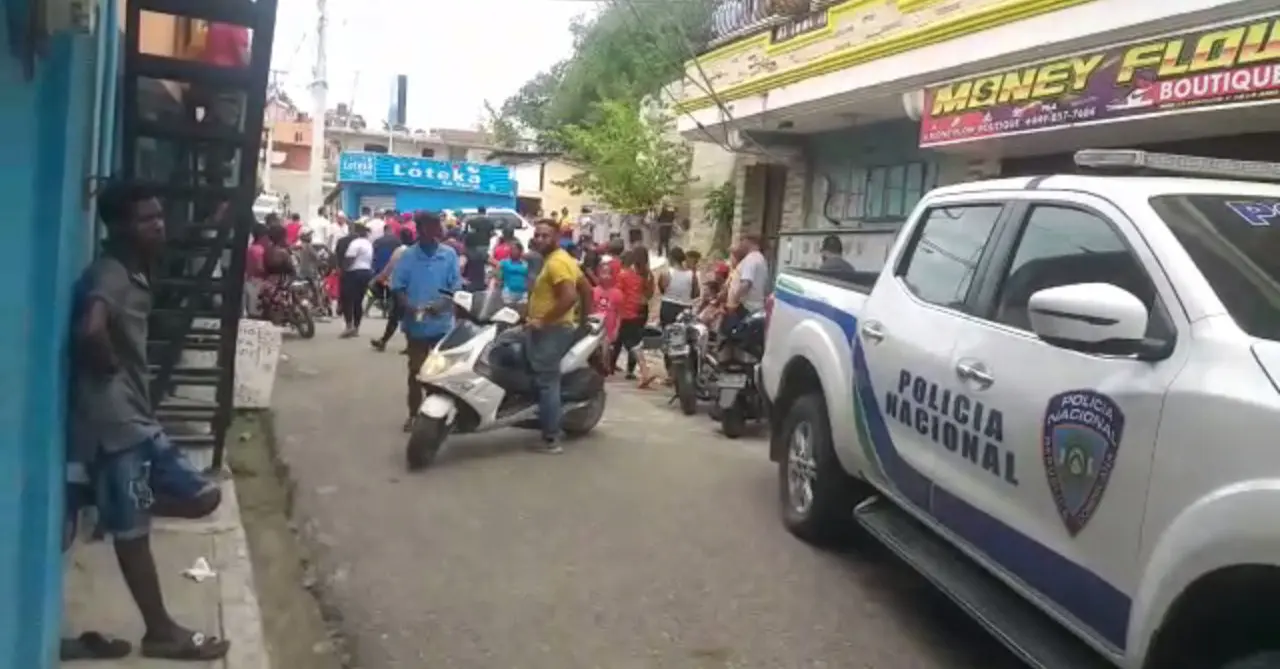 Desconocidos ultiman a un seguridad de una banca en Santiago