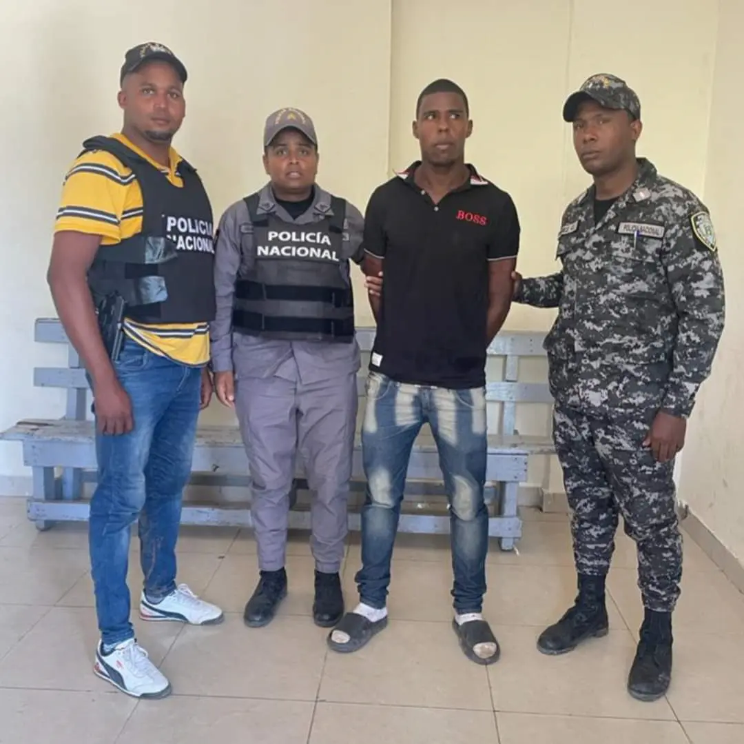 Imponen tres meses como medida de coerción a hombre mató a otro de 15 puñaladas en Los Guaricanos