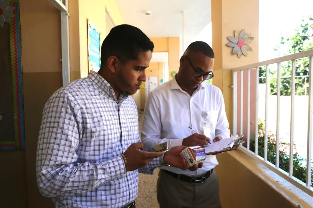 Fuera de peligro estudiantes intoxicados tras consumo de leche en escuela de Herrera, según Inabie