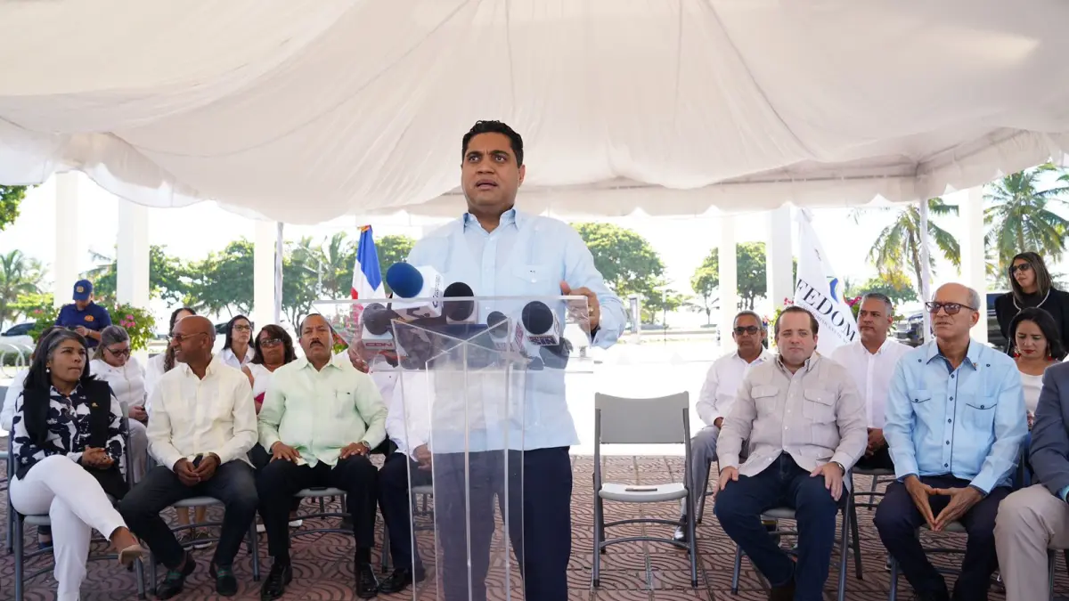 Federación Dominicana de Municipios recibe 10 camionetas donadas por el Gobierno