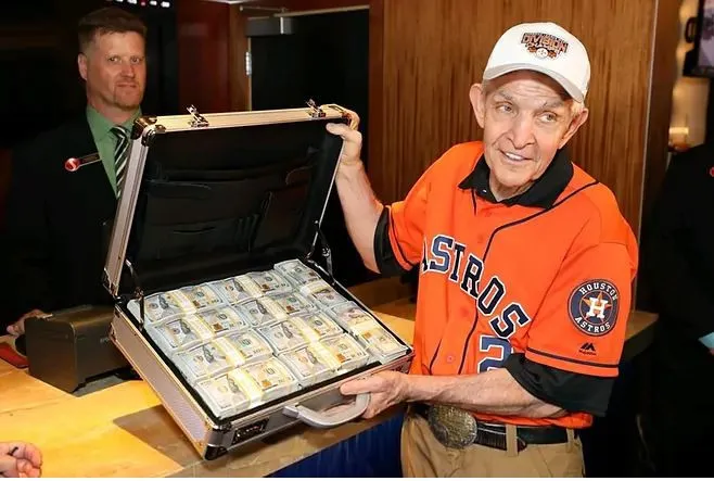 Serie Mundial: Hombre gana US$75 millones en apuesta a los Astros