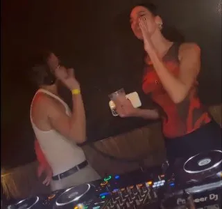 Dua Lipa vuelve a bailar a ritmo de Tokisha, El Cherry y Haraca Kiko
