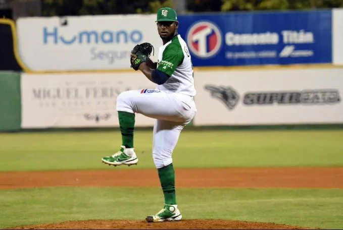 Estrellas derrotan a los Gigantes y se quedan solas en la cuarta posición