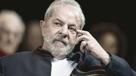 Lula pasa por exámenes de rutina antes de embarcar hacia la COP27