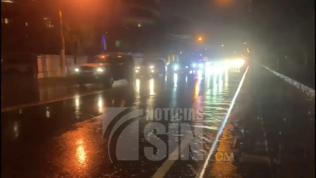 Inundadas calles alternas a la avenida Rómulo Betancourt en el Distrito Nacional