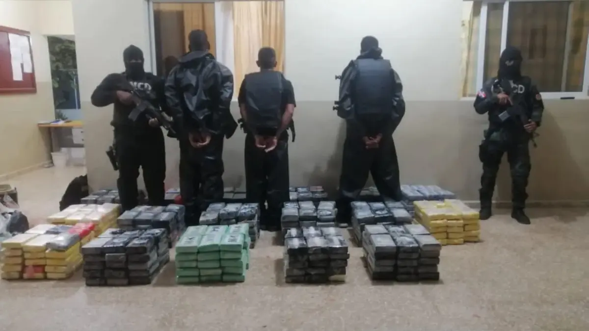 Atrapan tres hombres que intentaron introducir al país 509 paquetes presumiblemente cocaína