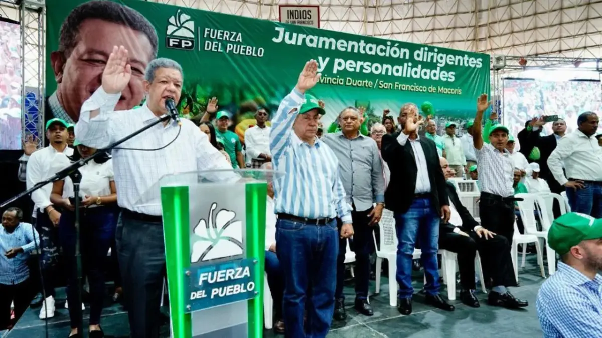 Ex presidente del PLD en SFM y el ex alcalde de Cenoví se juramentan en la Fuerza del Pueblo