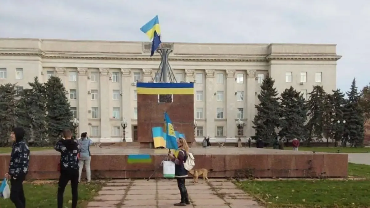 Ucrania iza su bandera en Jersón tras la retirada rusa