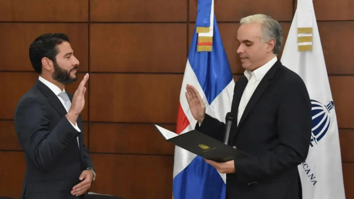 Ministro de Trabajo juramenta nuevo superintendente de Pensiones